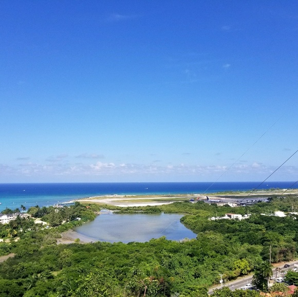 Unique finds from apparel to skin care. 75% of items are NWT or truly Like New - Picture 1 of 1